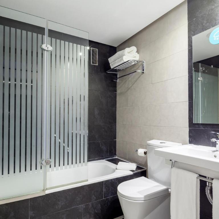 Ilunion Suites Madrid - Triple Room - 7