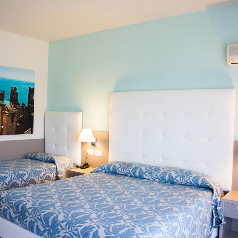 Hotel Residence Holiday - Camera Tripla Superior - 7