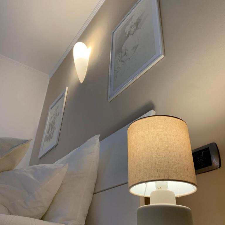 La Villa Como - Double Room with Private Bathroom - 3