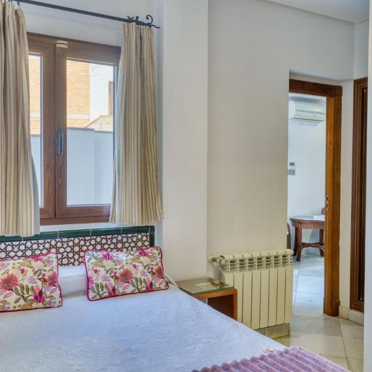 Hotel Mirador Arabeluj - Triple Room with City View - 3