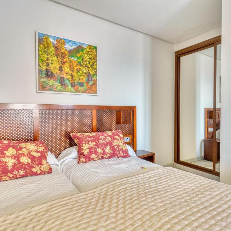 Hotel Mirador Arabeluj - Triple Room with City View - 4