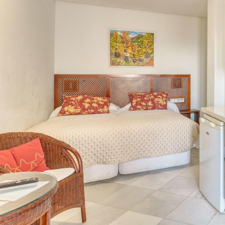 Hotel Mirador Arabeluj - Triple Room with City View - 10