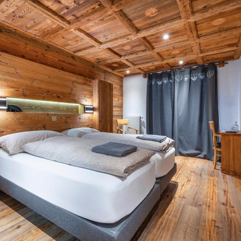 Hôtel Le Grand Chalet - Eck-Zweibettzimmer mit Balkon - 1