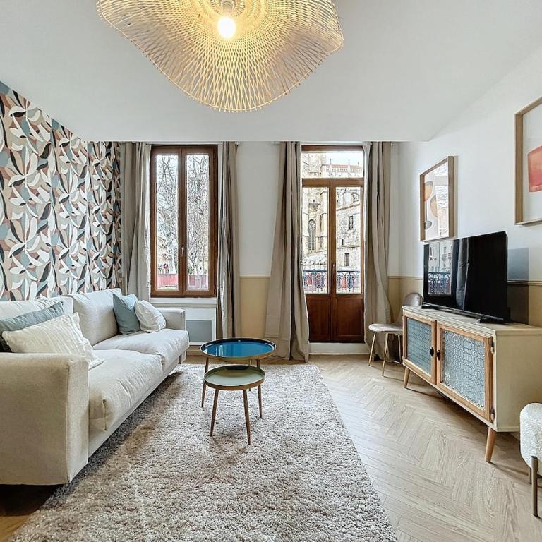 Le Saint Just - Appartement face à la Cathédrale - Deluxe One-Bedroom Apartment - 13