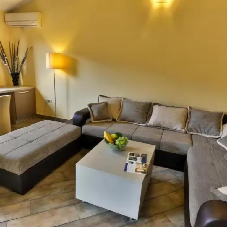 At Oliver’s - One-Bedroom Premium Apartment - 4