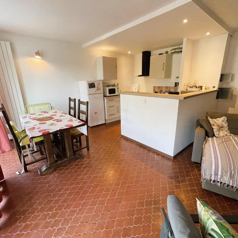 Au cœur du port de Saint-Mandrier, piscine, tennis, charme et confort - Apartment mit 1 Schlafzimmer - 6