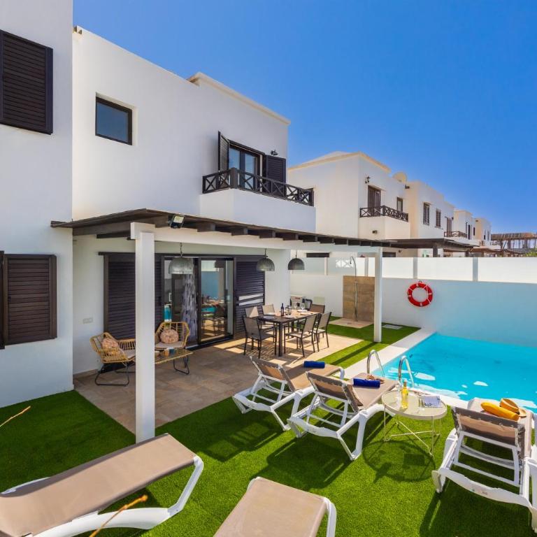 Villa Jordi - Three-Bedroom Villa - 2