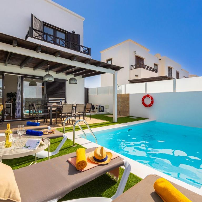 Villa Jordi - Three-Bedroom Villa - 5