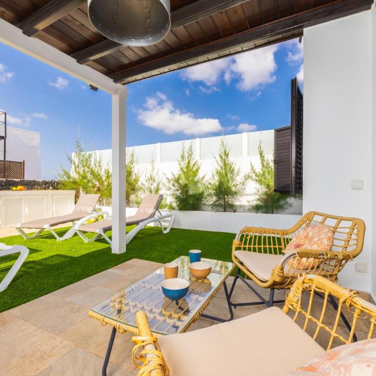 Villa Jordi - Three-Bedroom Villa - 8
