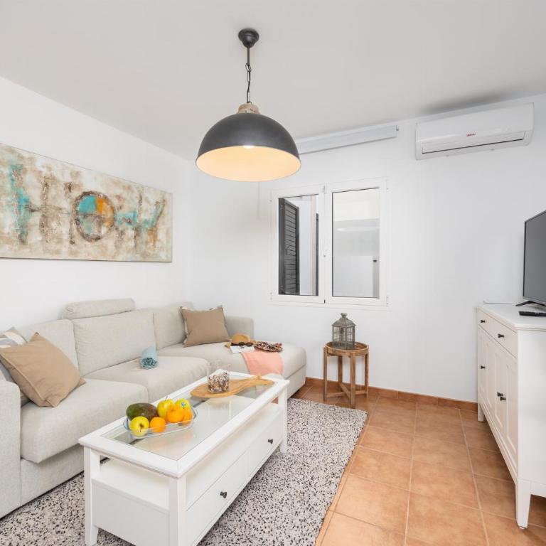 Villa Jordi - Three-Bedroom Villa - 12