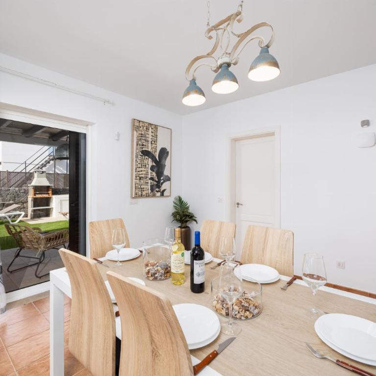 Villa Jordi - Three-Bedroom Villa - 13