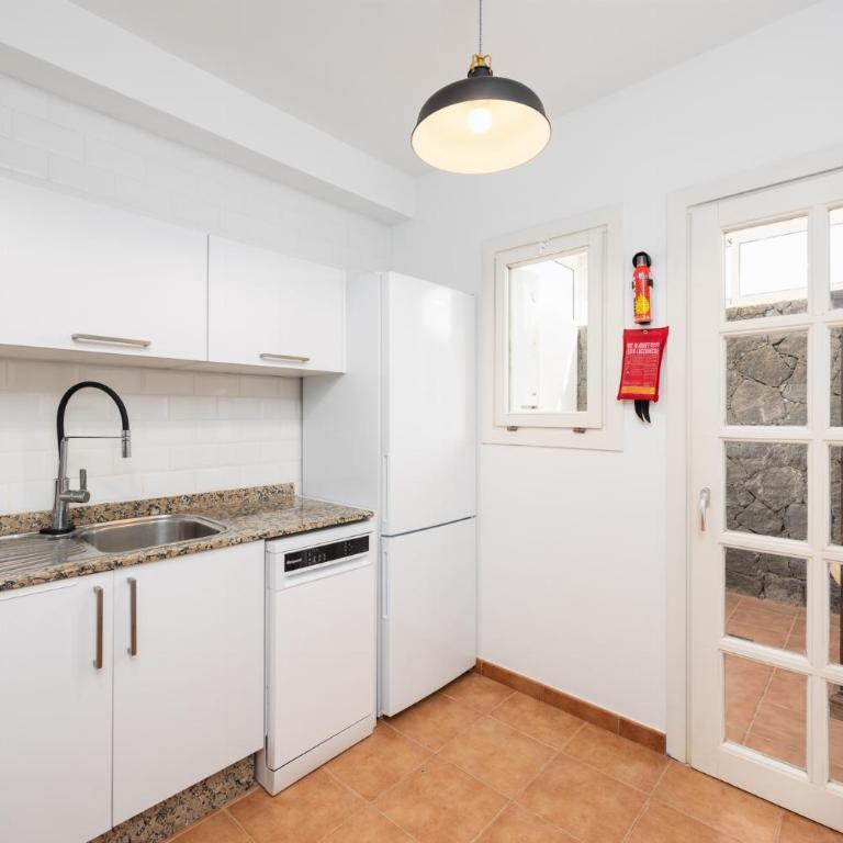 Villa Jordi - Three-Bedroom Villa - 16