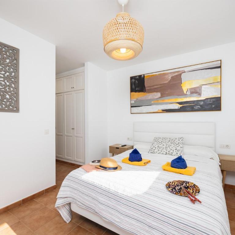 Villa Jordi - Three-Bedroom Villa - 17