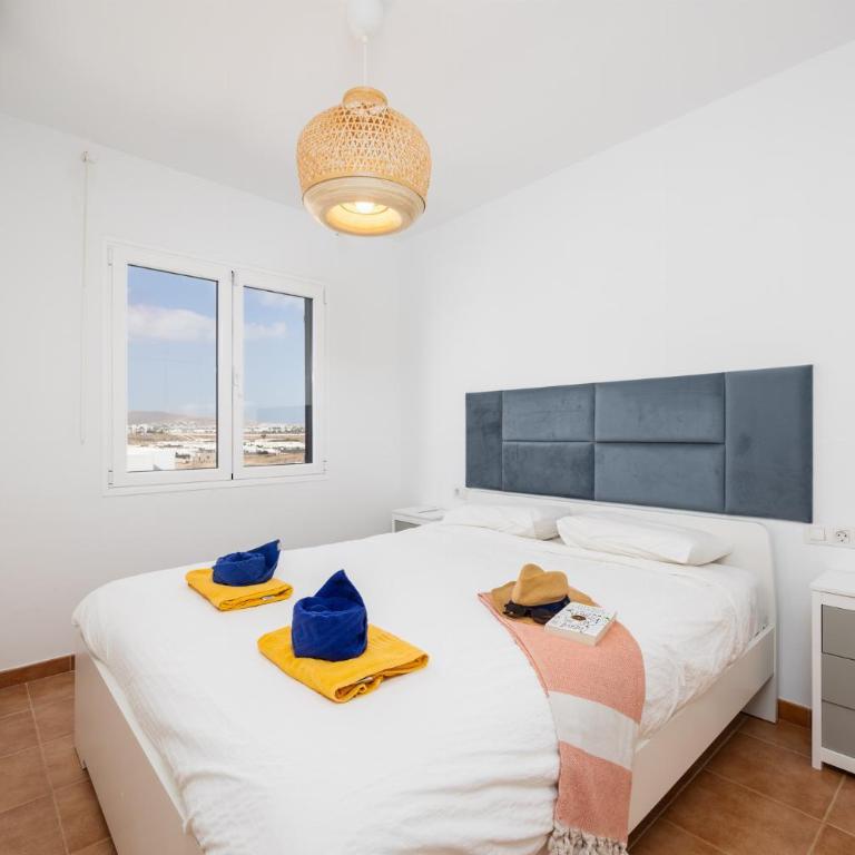 Villa Jordi - Three-Bedroom Villa - 23