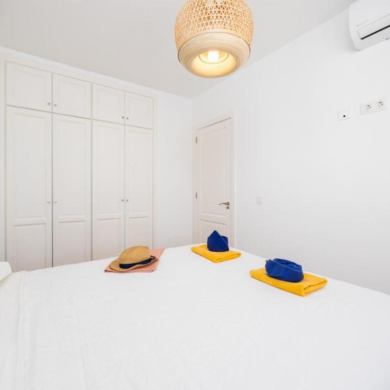 Villa Jordi - Three-Bedroom Villa - 24