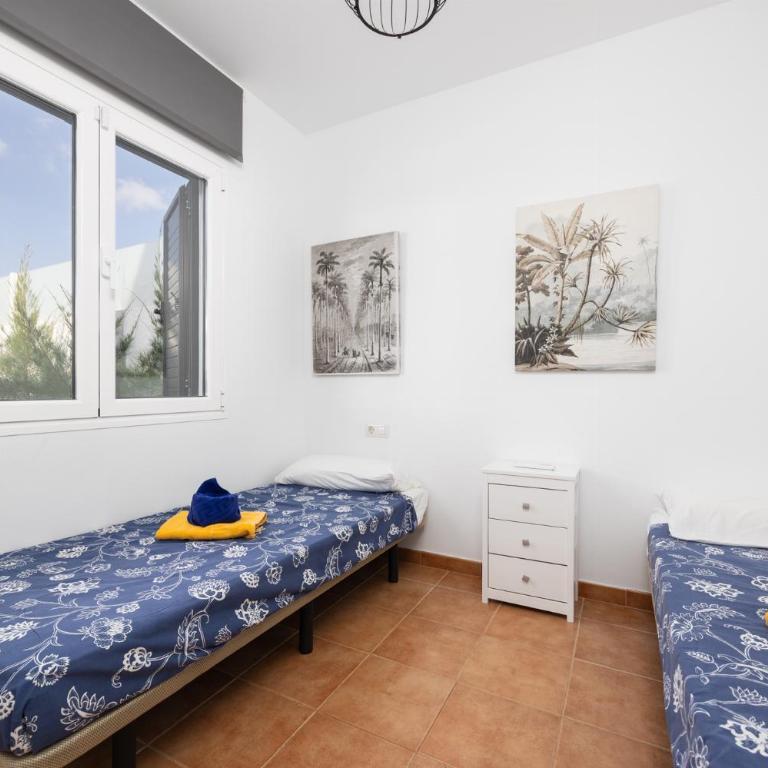 Villa Jordi - Three-Bedroom Villa - 25