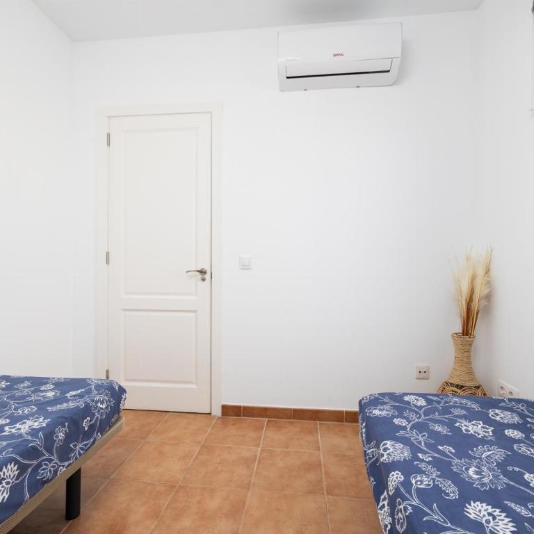 Villa Jordi - Three-Bedroom Villa - 26