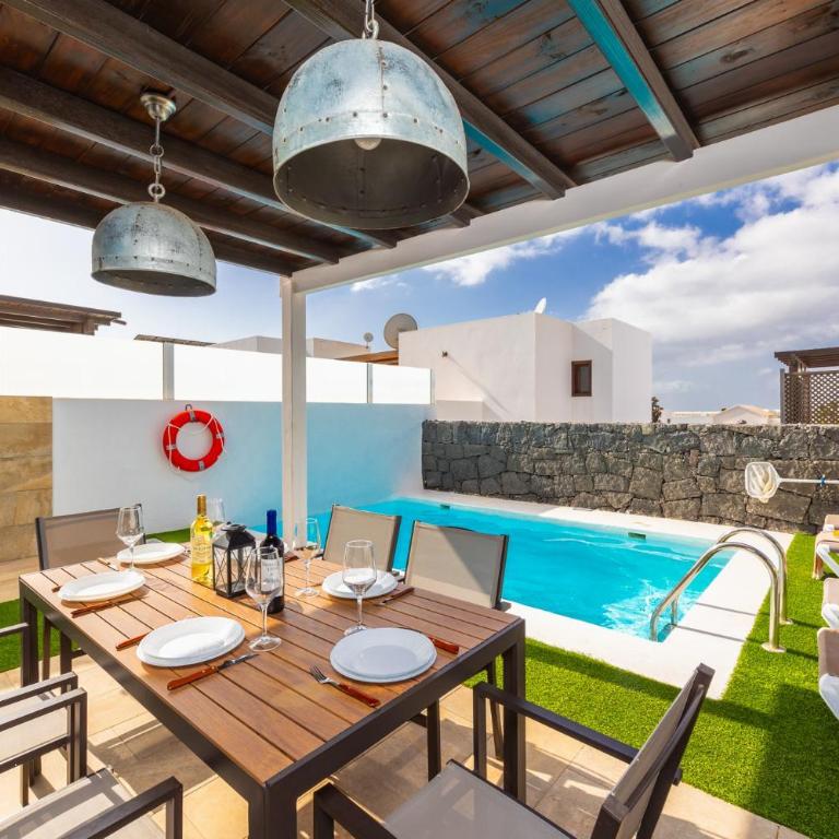Villa Jordi - Three-Bedroom Villa - 29