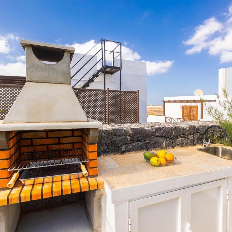 Villa Jordi - Three-Bedroom Villa - 32