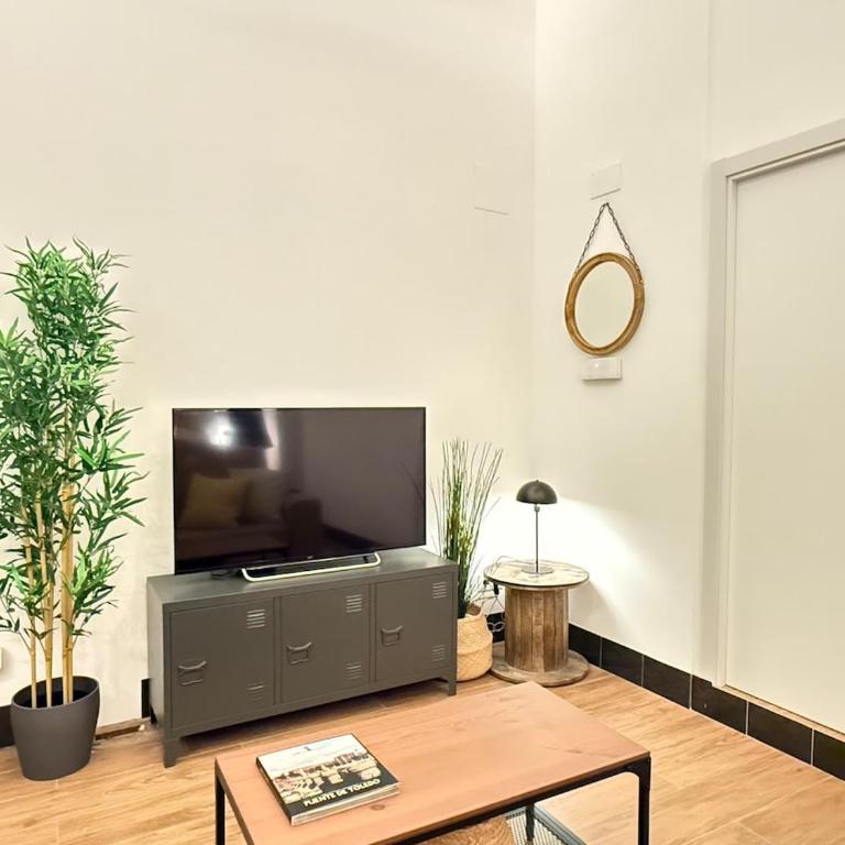 Boho Royal Retreat Steps from the Royal Palace - One-Bedroom Apartment - 7