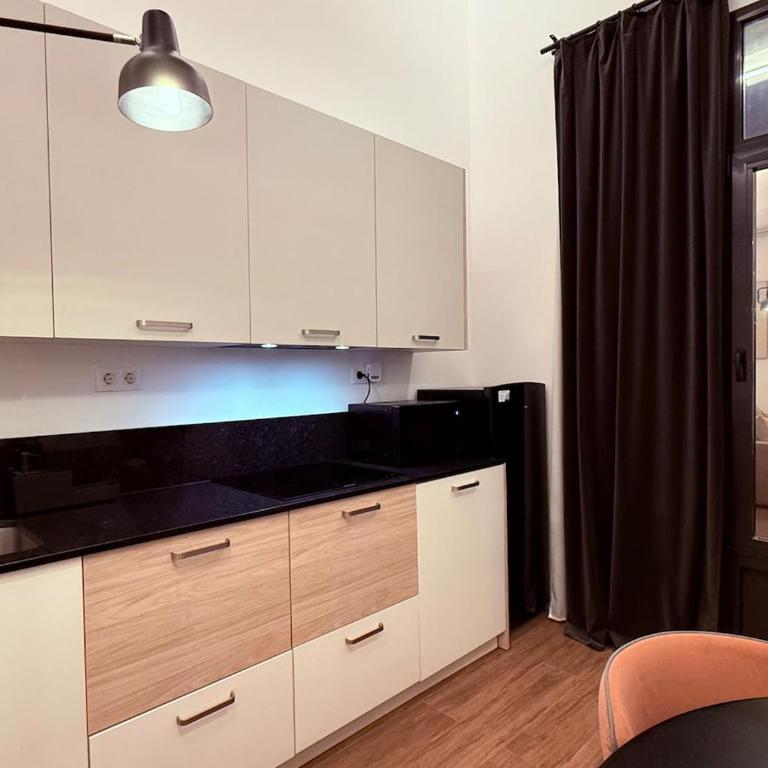 Boho Royal Retreat Steps from the Royal Palace - One-Bedroom Apartment - 9