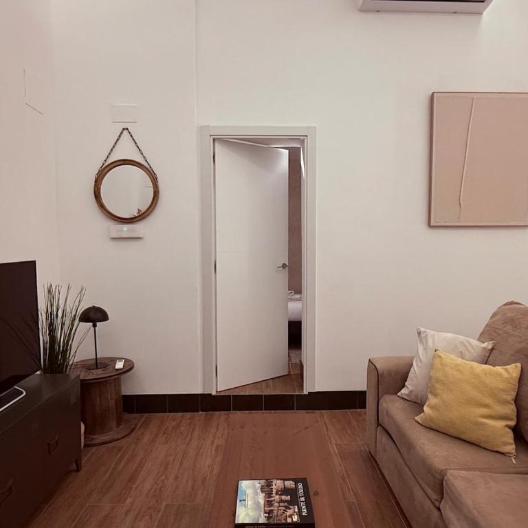 Boho Royal Retreat Steps from the Royal Palace - One-Bedroom Apartment - 11
