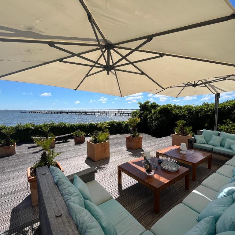 Villa front Bassin, accès plage privée, piscine - Villa - Vue sur Mer - 1