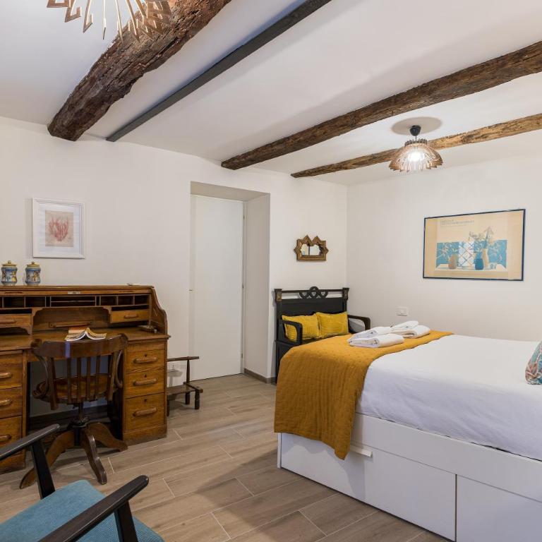 Rome As You Feel - Trastevere Nest with Secret Patio - Deluxe One-Bedroom Apartment - 8
