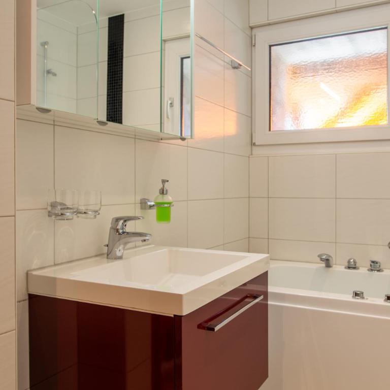 Fiesch, Ferienwohnung mit Aussensitzplatz - Studio mit Terrasse - 2