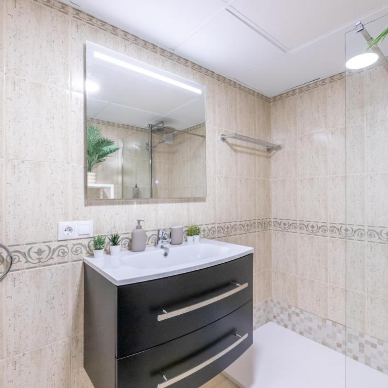 VB Ave Marina Front SeaViews 2BR - Two-Bedroom Apartment with Sea View - 6