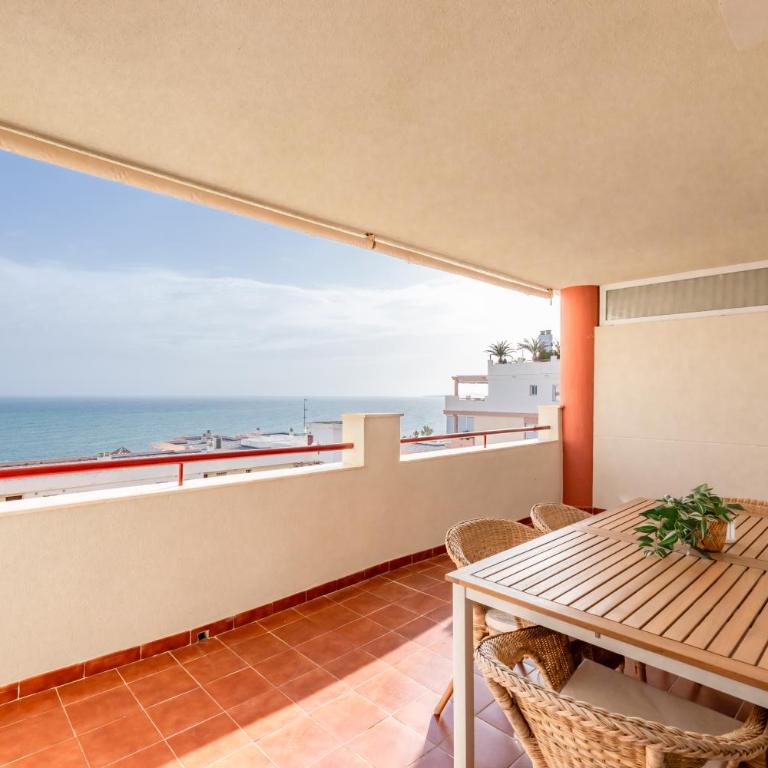 VB Ave Marina Front SeaViews 2BR - Two-Bedroom Apartment with Sea View - 14