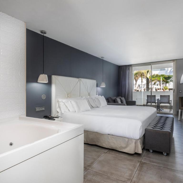 Barceló Teguise Beach - Adults Only - Habitación Doble Deluxe con bañera de hidromasaje - 1 o 2 camas - 3