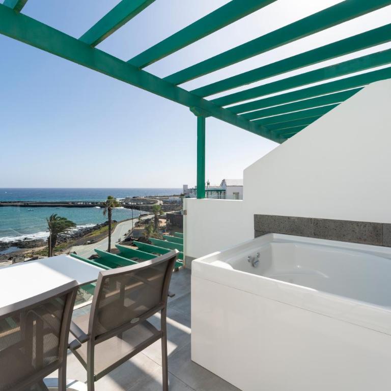 Barceló Teguise Beach - Adults Only - Habitación Doble Deluxe con vistas al mar y bañera de hidromasaje - 1 o 2 camas - 3