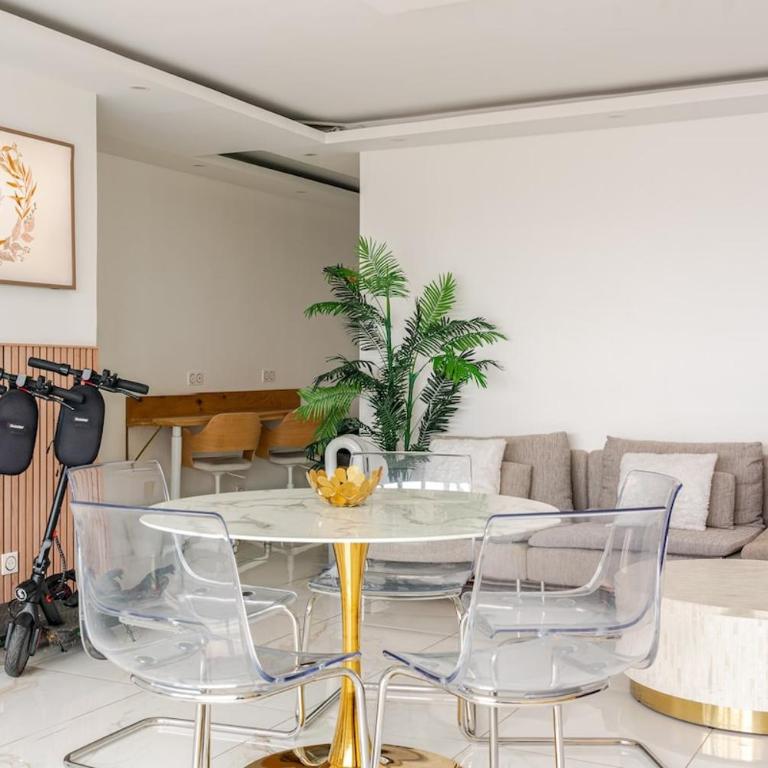 Nice Apartment with amazing view of Paris plus Parking - Two-Bedroom Apartment with City View - 6