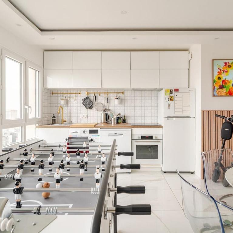 Nice Apartment with amazing view of Paris plus Parking - Two-Bedroom Apartment with City View - 12