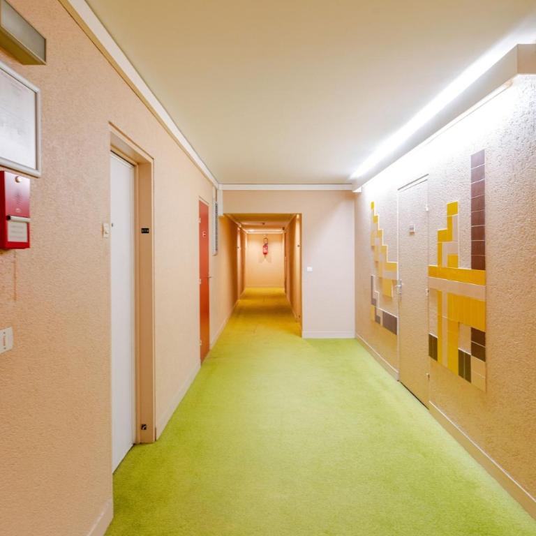 Nice Apartment with amazing view of Paris plus Parking - Two-Bedroom Apartment with City View - 13