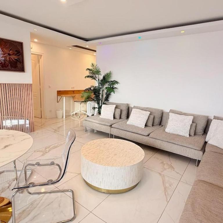 Nice Apartment with amazing view of Paris plus Parking - Two-Bedroom Apartment with City View - 39