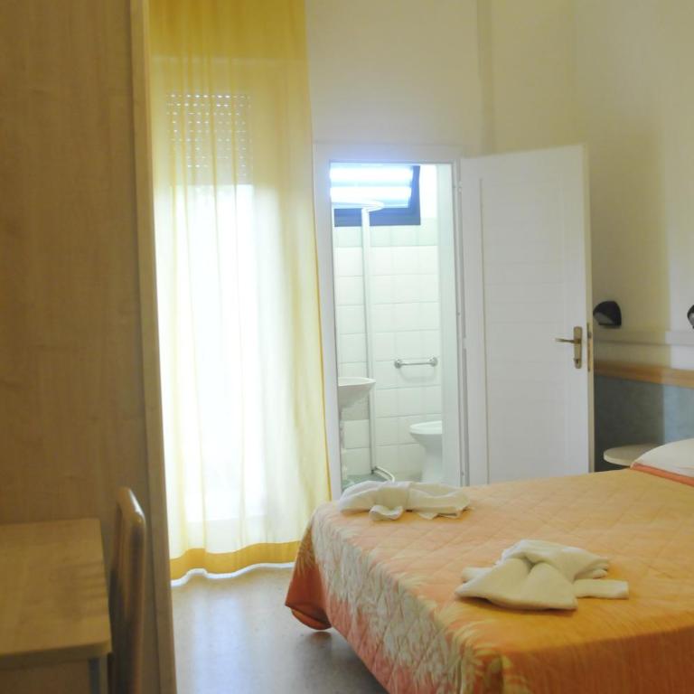 Hotel Lux - Standard Double Room - 3