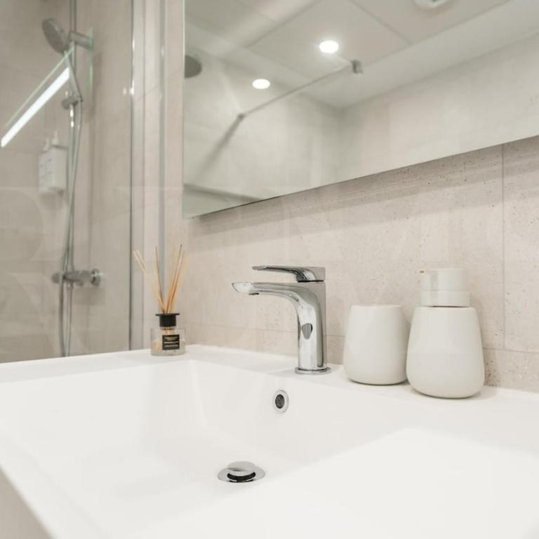 Elegant 2 bedroom gem with terrace and parking REMS - Apartamento de 2 dormitorios - 25