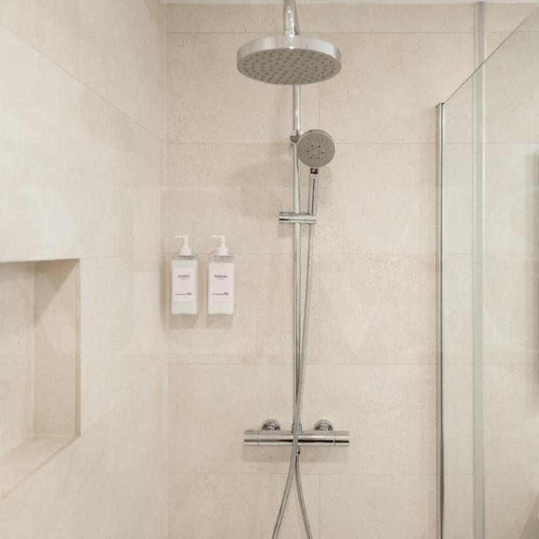 Elegant 2 bedroom gem with terrace and parking REMS - Apartamento de 2 dormitorios - 33