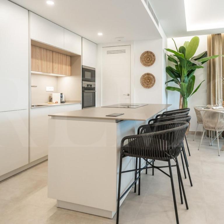 Elegant 2 bedroom gem with terrace and parking REMS - Apartamento de 2 dormitorios - 37