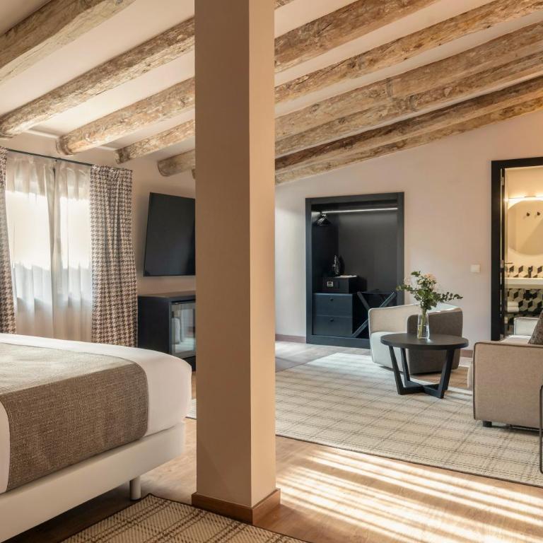 Hesperia Barcelona Barri Gòtic - Suite with Terrace - 3