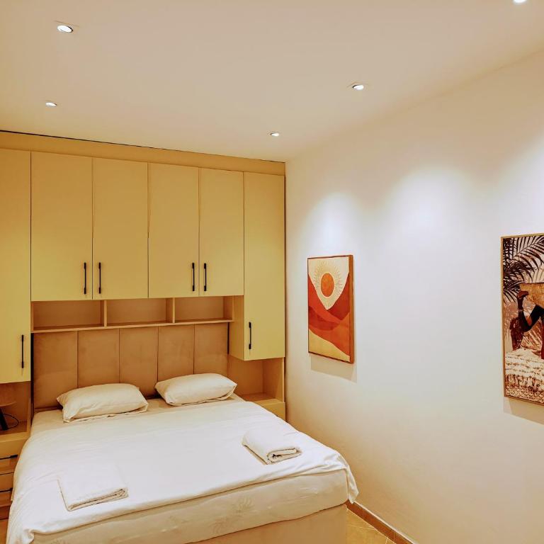 Apartments Plaza - Queen Room with Two Queen Beds - Disability Access - 25