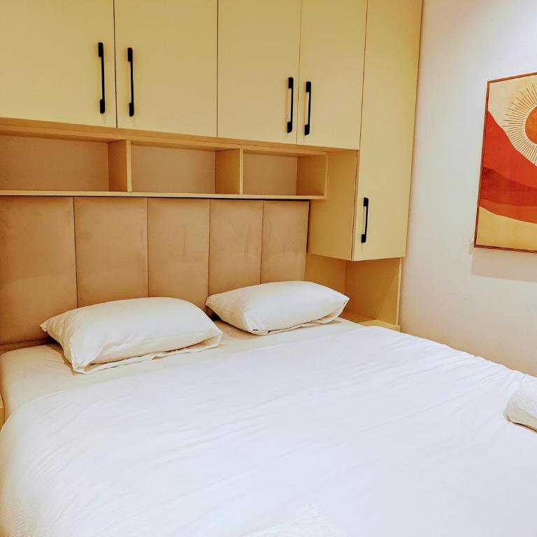 Apartments Plaza - Queen Room with Two Queen Beds - Disability Access - 26