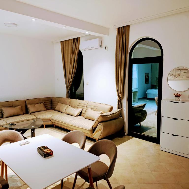 Apartments Plaza - Queen Room with Two Queen Beds - Disability Access - 23