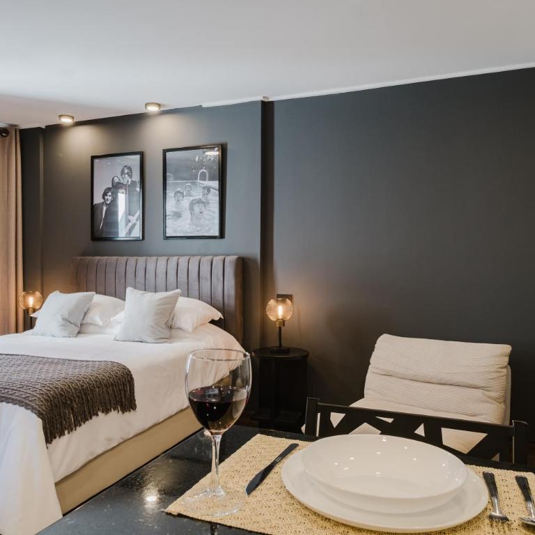 Hollywood Studio - One-Bedroom Apartment - 6