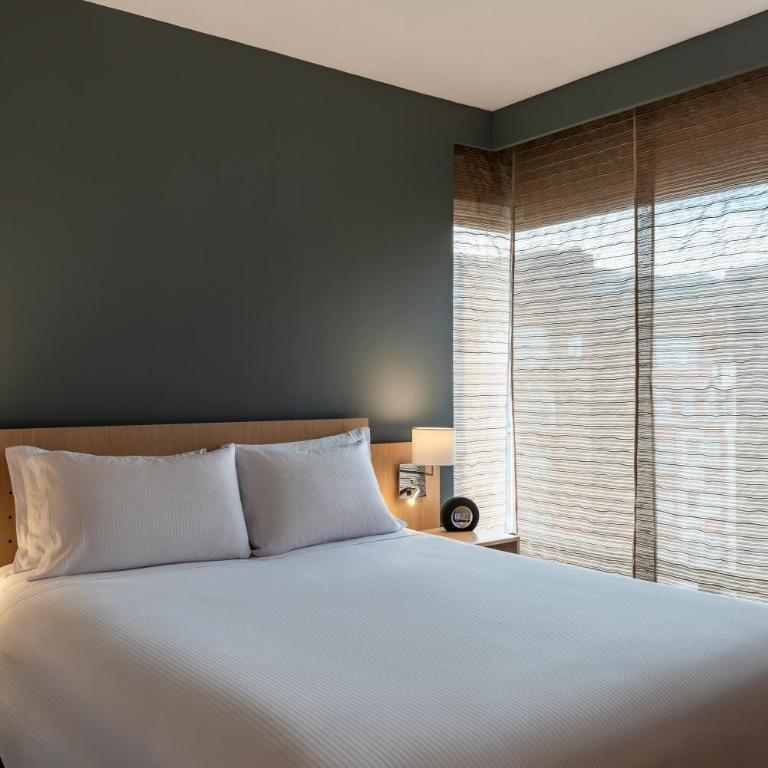 Doubletree By Hilton Bogota Calle 100,Co - Suite Junior con cama extragrande y zona de estar - 5