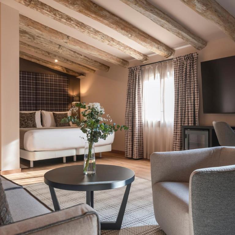 Hesperia Barcelona Barri Gòtic - Suite with Terrace - 2