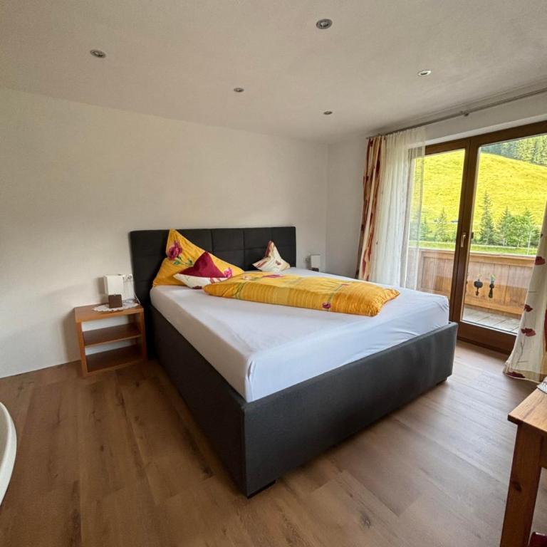 Haus Alpenfrieden - Doppelzimmer mit Dusche - 16