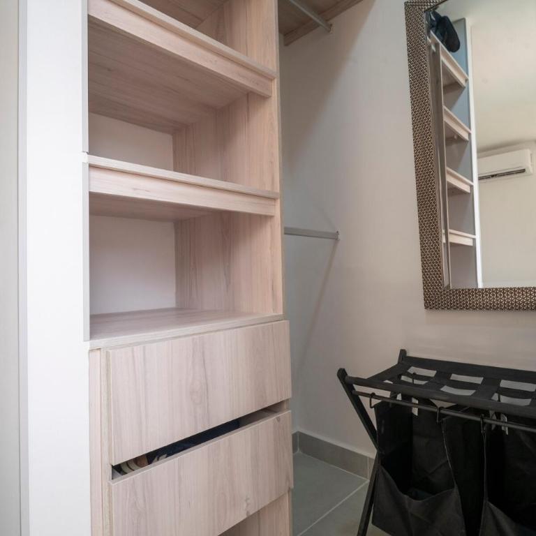 Modern apartment minutes from the beach - Apartamento de 2 dormitorios - 4